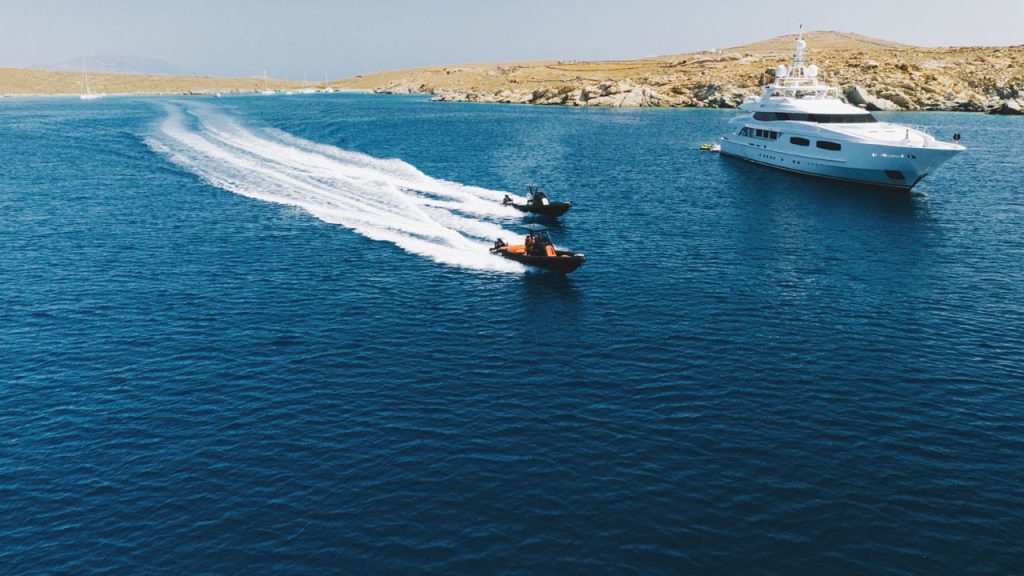 cruise to Mykonos with boats